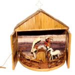 KE0009-62 Krippe Bananenblatt und Sisalfiguren H 15 cm